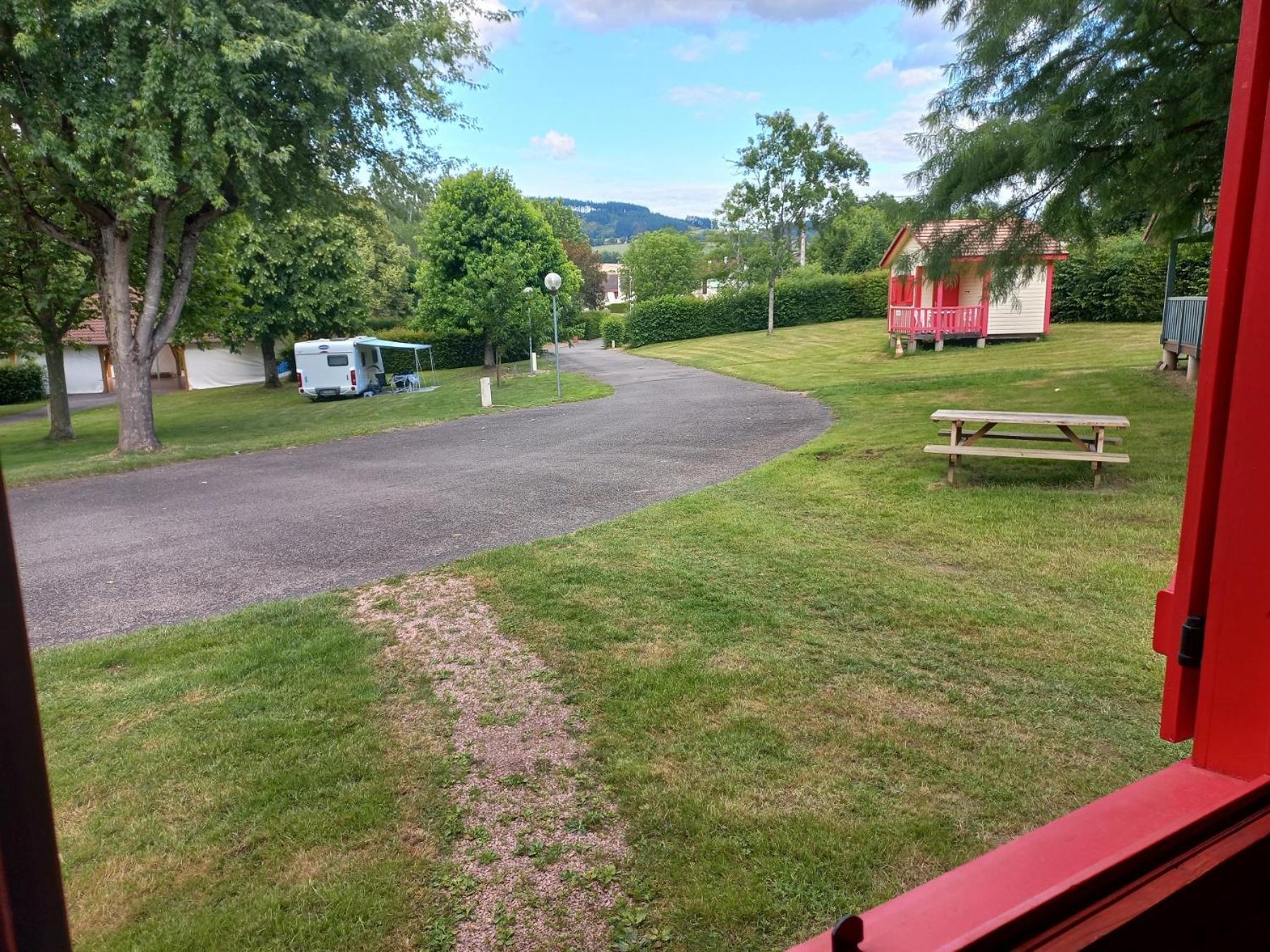 Camping Les Feuilles Chauffailles Exterior photo