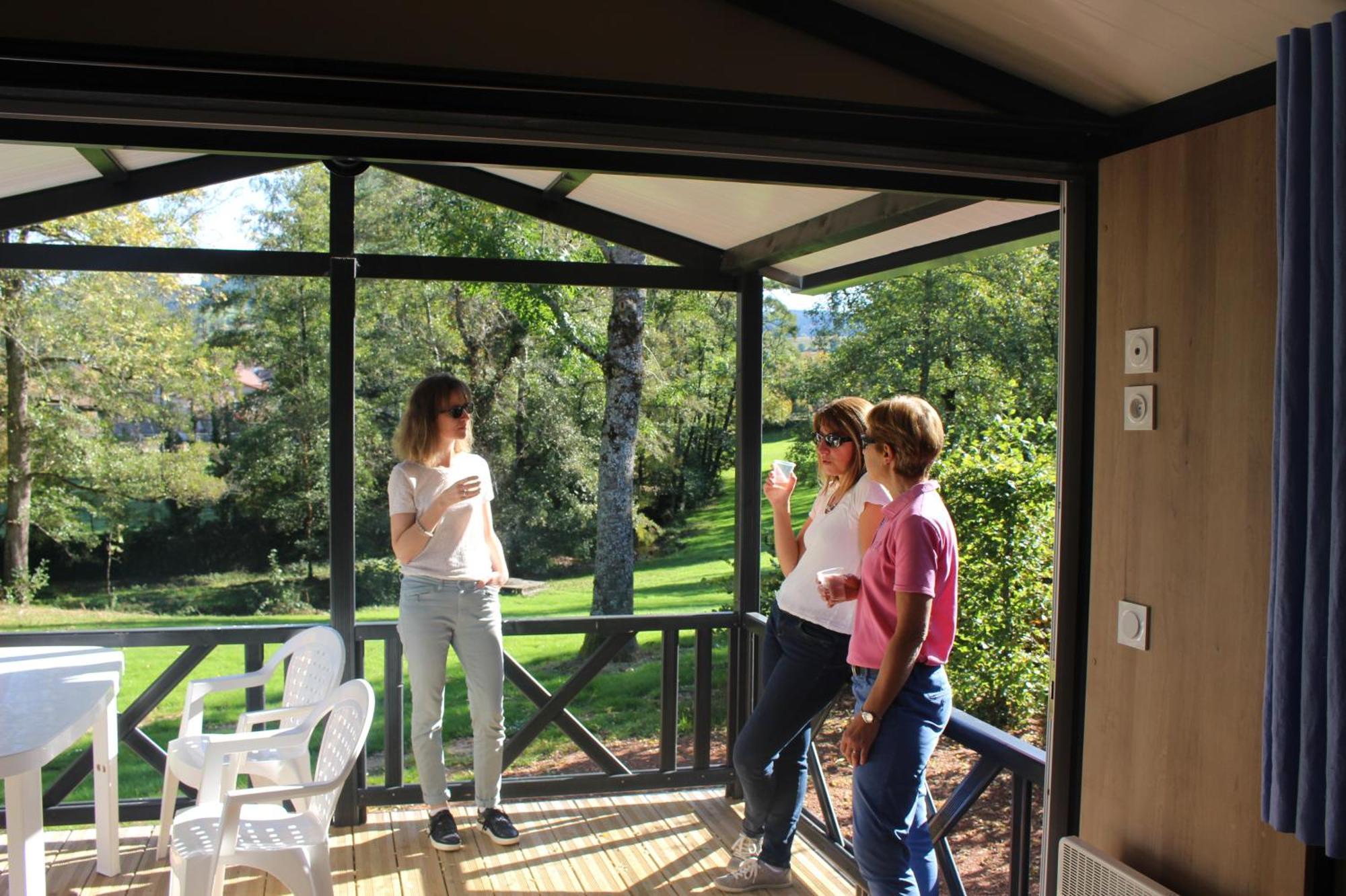 Camping Les Feuilles Chauffailles Exterior photo