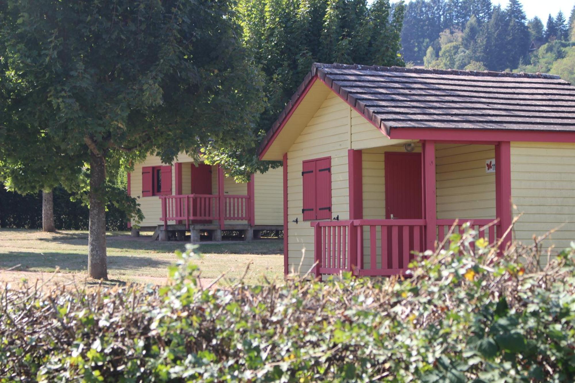 Camping Les Feuilles Chauffailles Exterior photo