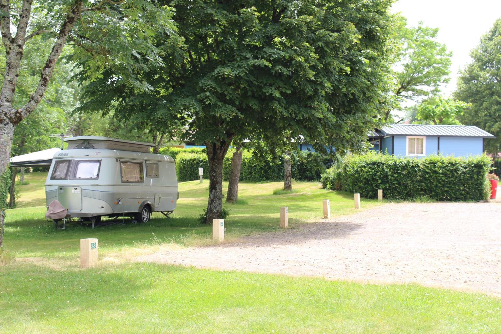 Camping Les Feuilles Chauffailles Exterior photo